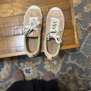 Puma Tan Sneakers with Green Insole